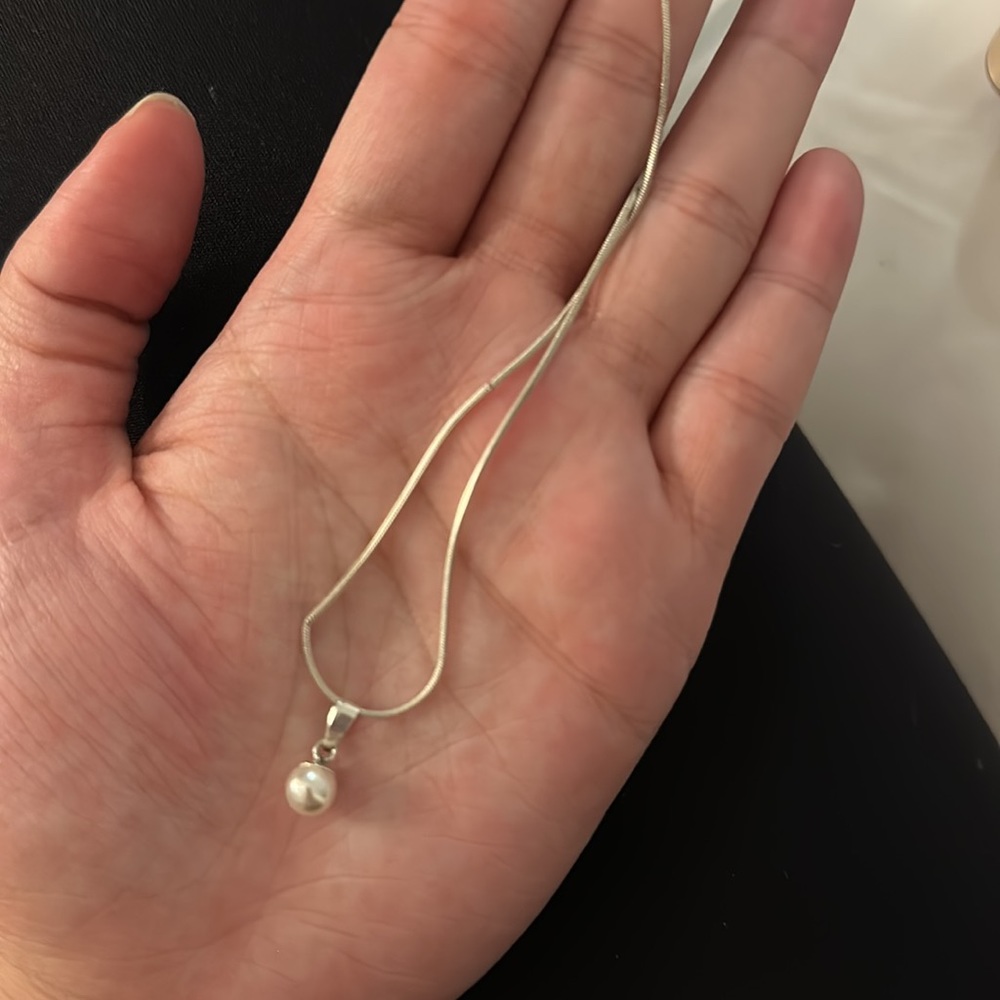 *๐ FREE WITH PURCHASE* Pearl pendant silver chain necklace - Picture 13 of 15